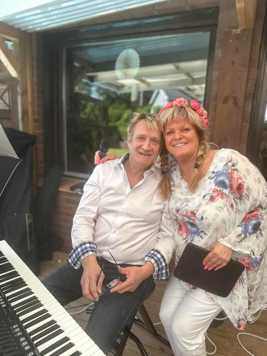Lisbet Jagedal och Bengt Aronsson vid pianot